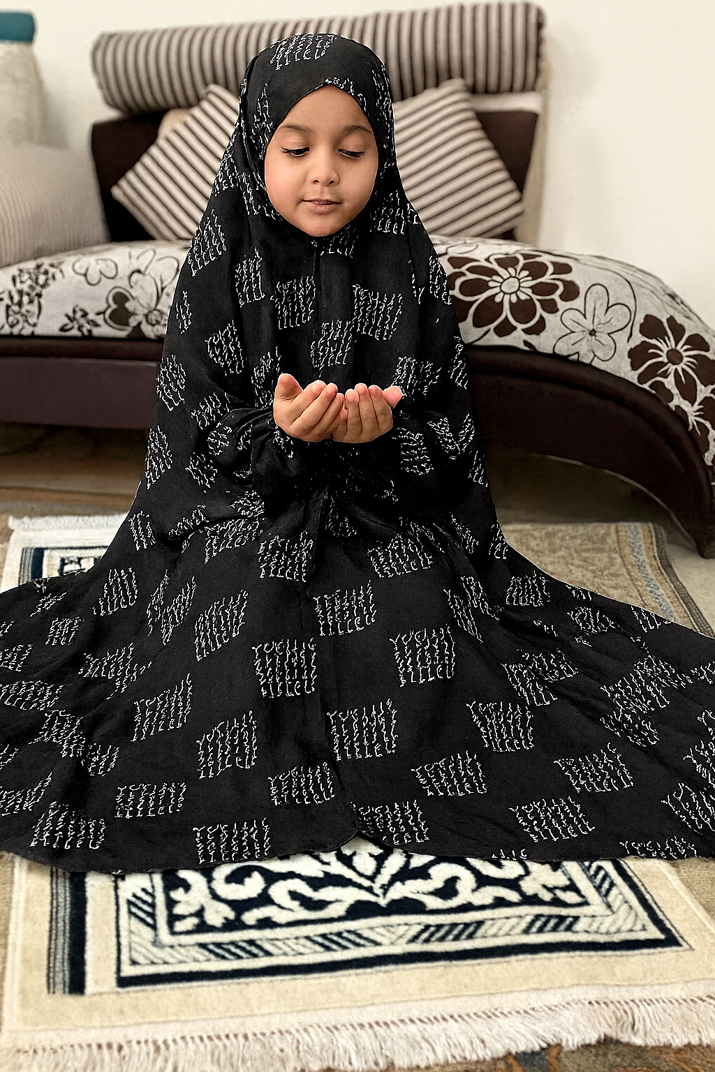 Kids Namaz Chaddar - Black Script