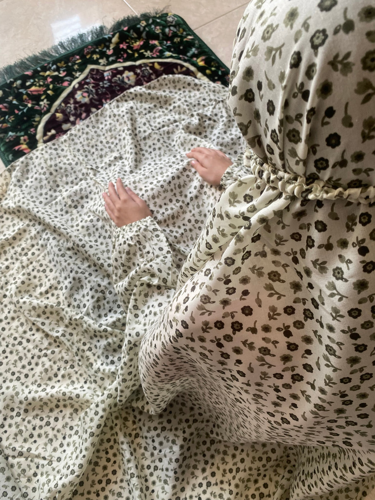 Medium Namaz Chaddar - Hira (Teen Size)