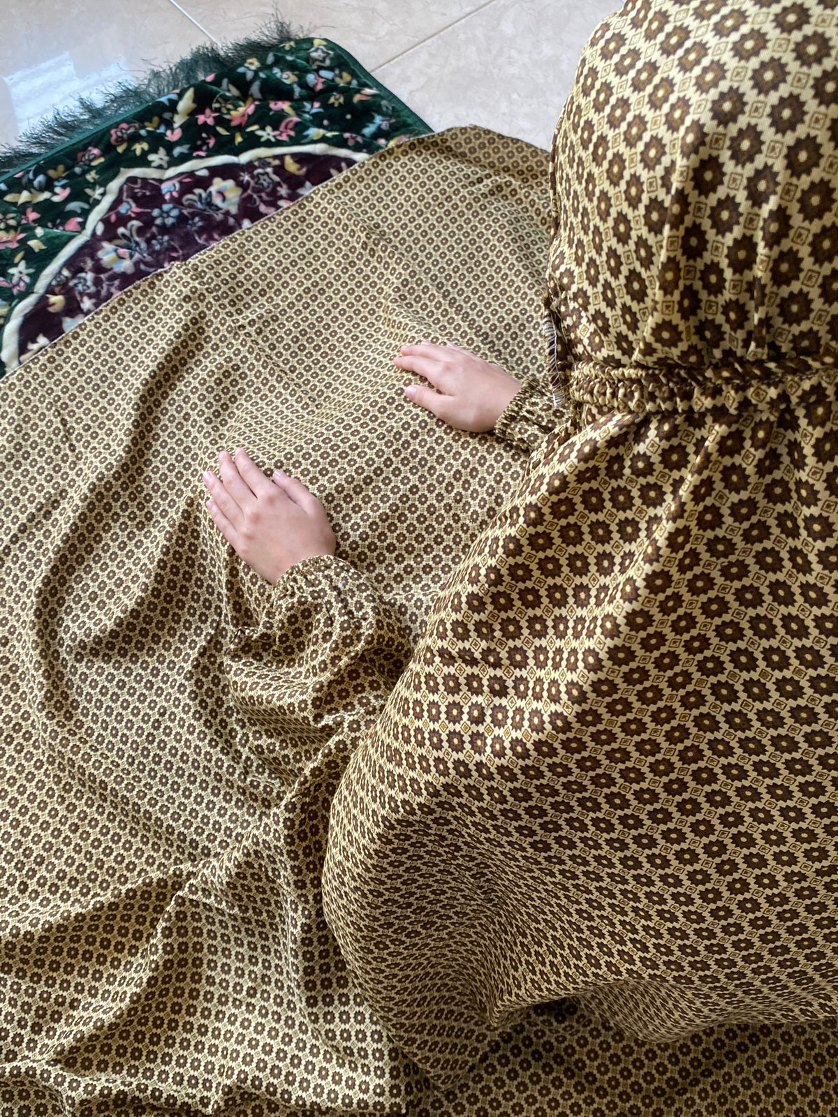 Medium Namaz Chaddar - Iqra (Teen Size)