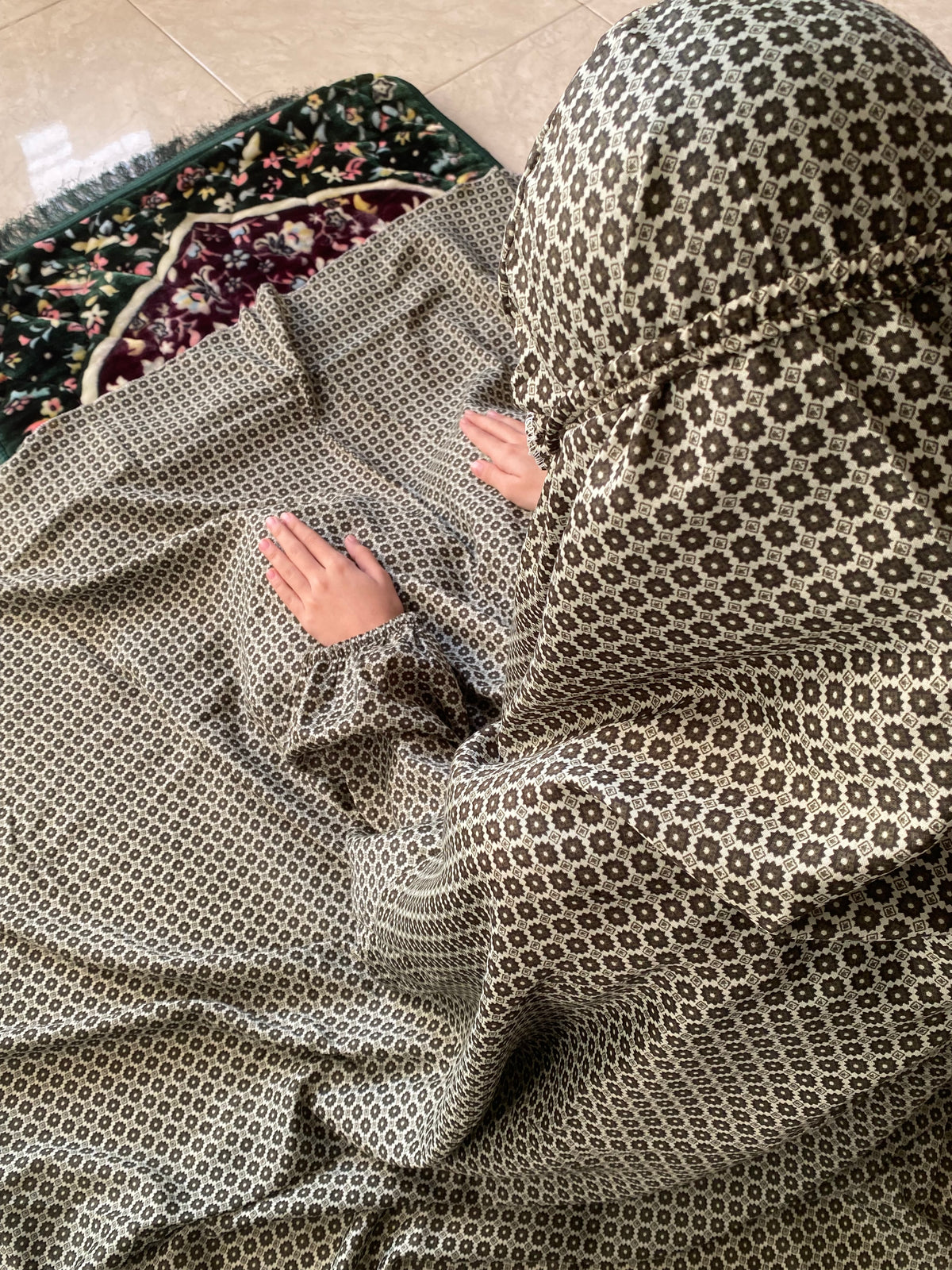 Medium Namaz Chaddar - Samra (Teen Size)