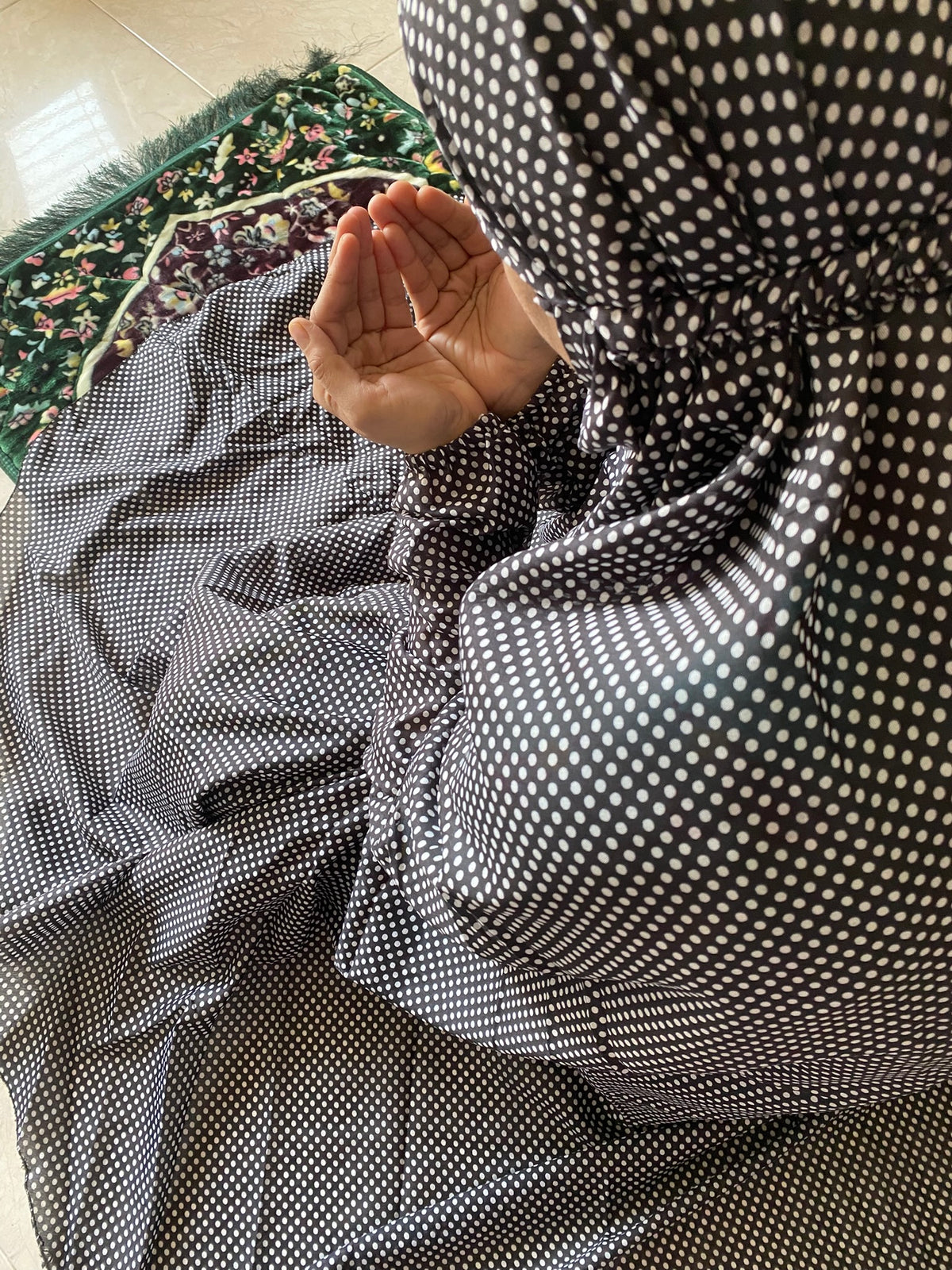 Standard Namaz Chaddar - Black Polka