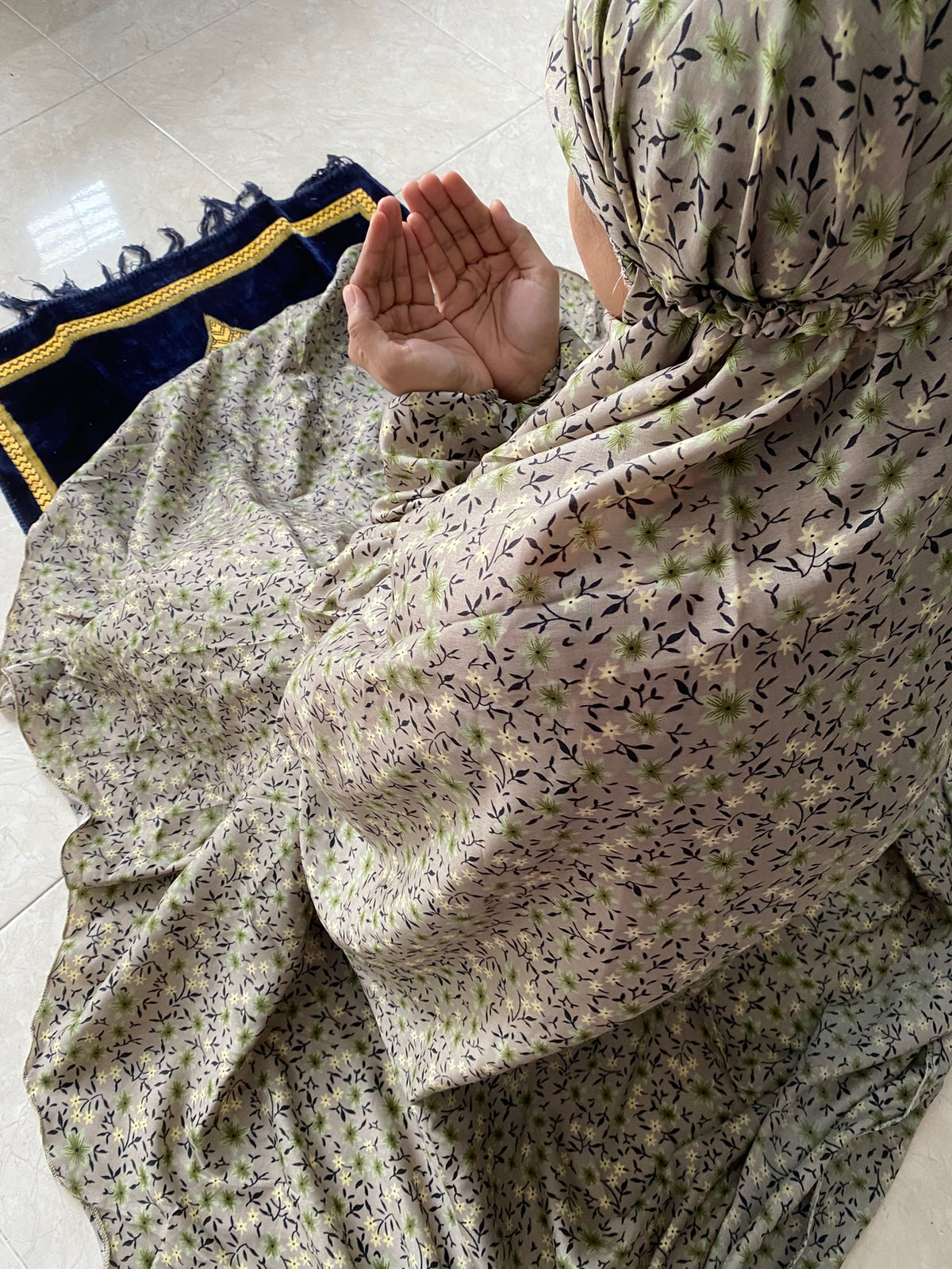 Namaz Chaddar - Olive Garden