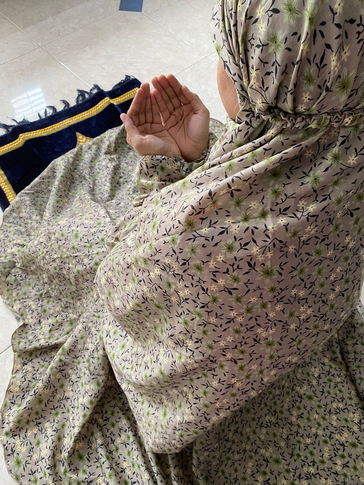 Namaz Chaddar - Olive Garden