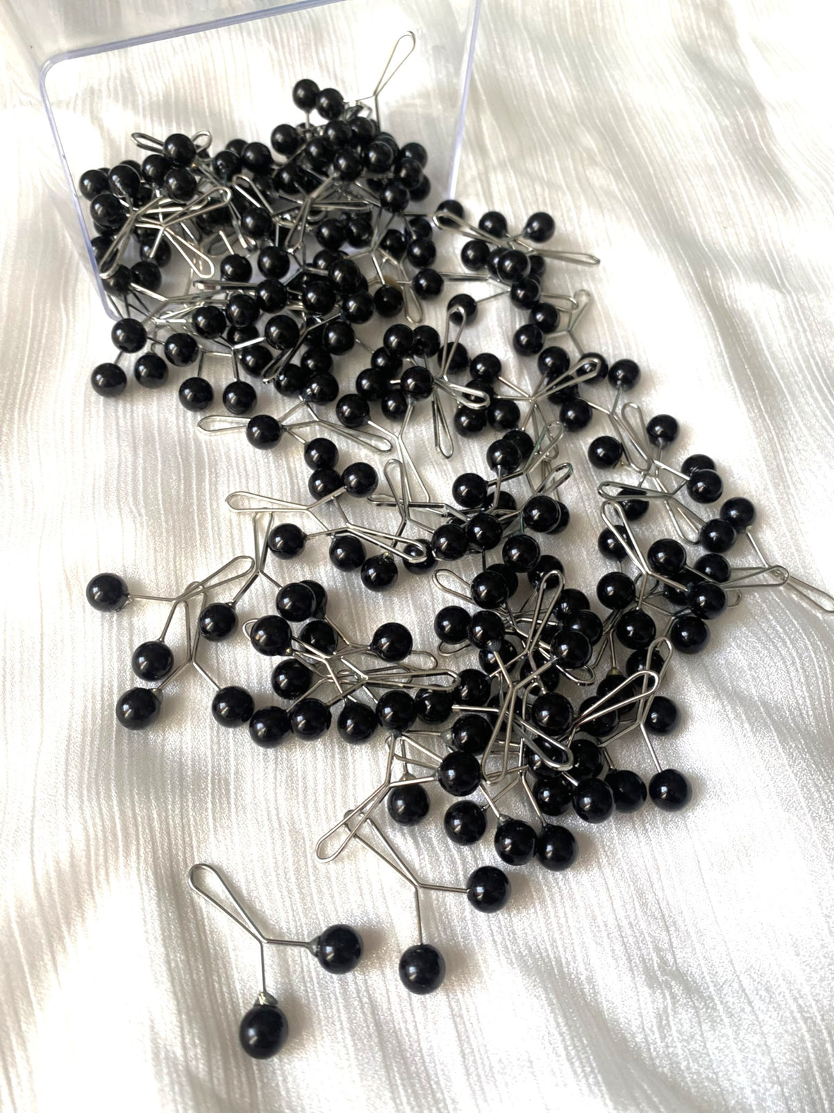 Pearl Clip Pins - Black